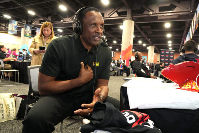 Tim Brown Sends Message To Raiders Franchise Amidst Current Struggles